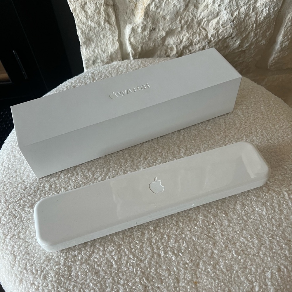 Apple Smartwatch Hard Case in Sleek White